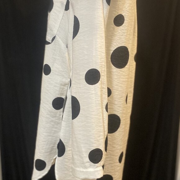 458-I aDOT You🖤🤍 Red Coral Polk Dot Button Down - Picture 4 of 10